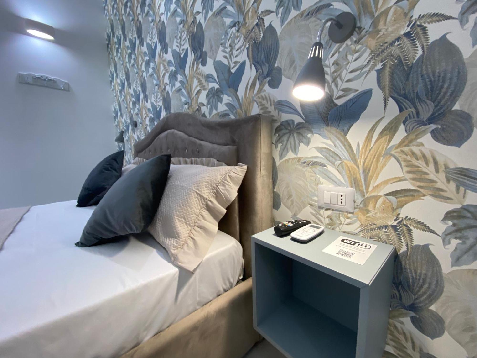 Ludben Dante Hotel Наполи Екстериор снимка