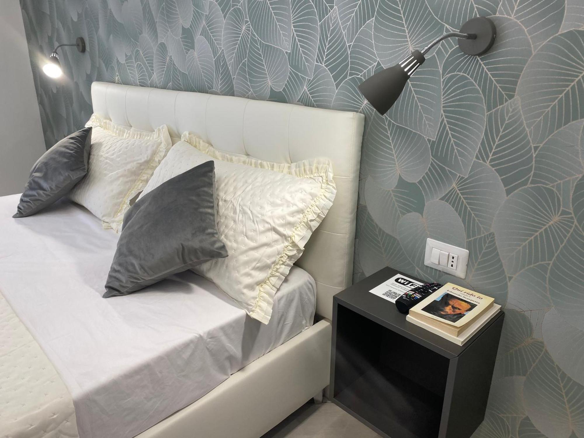Ludben Dante Hotel Наполи Екстериор снимка